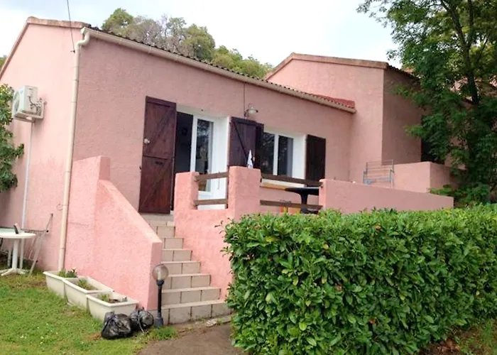 Maison Charmante à Avec Piscine Partagée