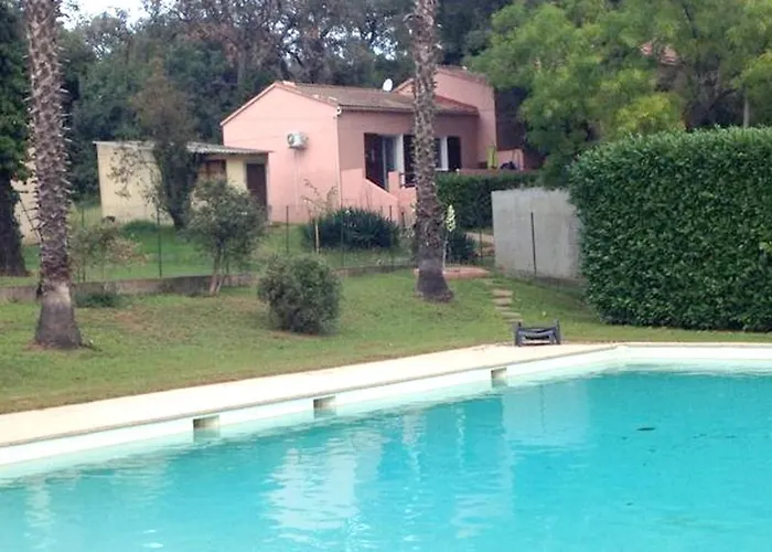 Сasa de vacaciones Maison Charmante à Avec Piscine Partagée