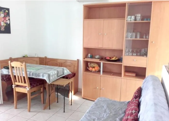 Maison Charmante à Avec Piscine Partagée *