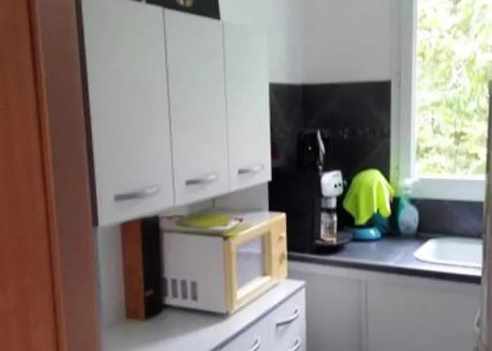 Сasa de vacaciones Maison Charmante à Avec Piscine Partagée