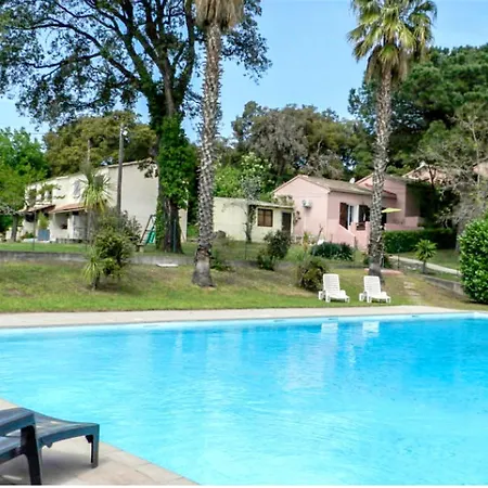 Maison Charmante A Avec Piscine Partagee