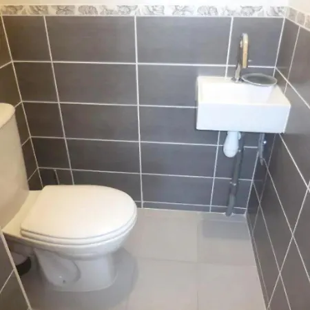 Maison Charmante à Avec Piscine Partagée