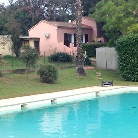 Prázdninový dům Maison Charmante A Avec Piscine Partagee