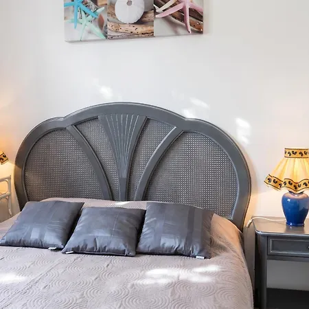 Maison Charmante A Avec Piscine Partagee